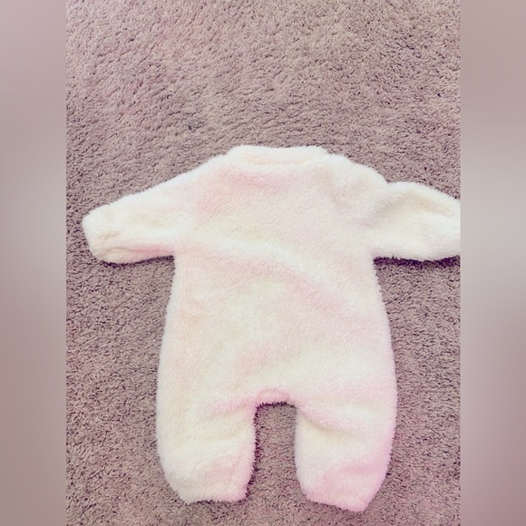 🚫SOLD🚫SOLD🚫NEWBORN FLEECE ONE PIECE Size 0 White with zipper front Warm - Picture 4 of 7